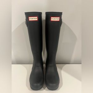 Black matte Hunter boots